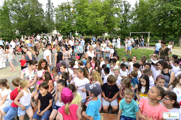 Ecole Luchepelet
Photo Alain Grosclaude 
Mention Obligatoire
Reproduction Interdite